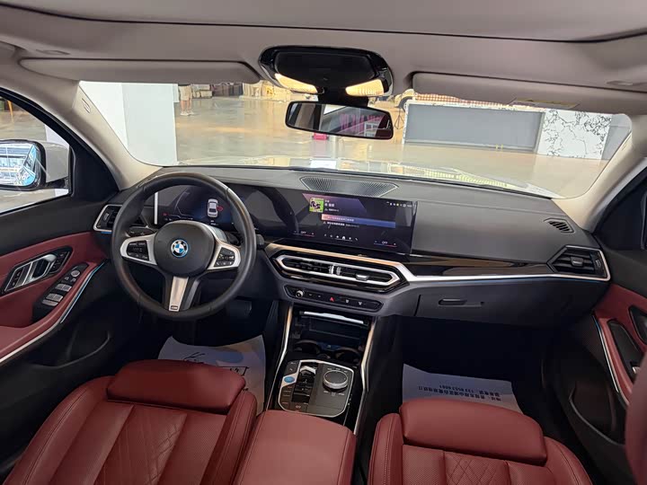 BMW i3, 2024 — фото 8 из 9