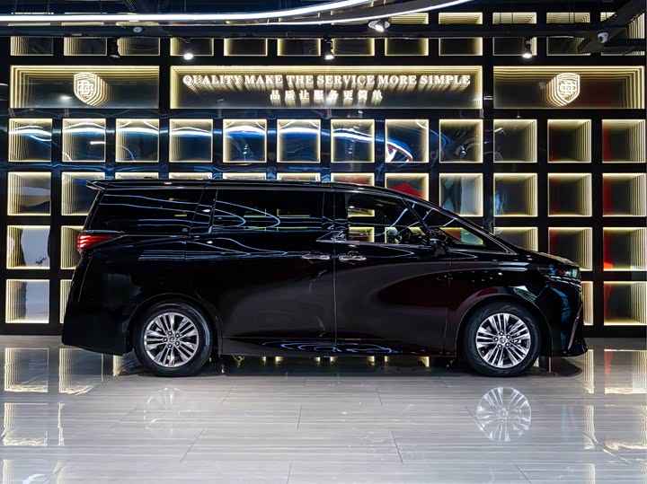 Toyota Alphard, 2026 — фото 7 из 9
