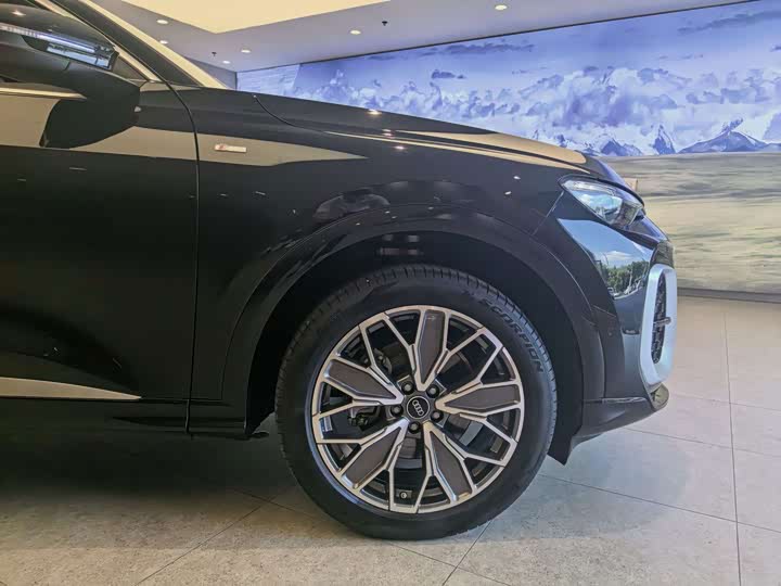Audi Q5L, 2025 — фото 3 из 9