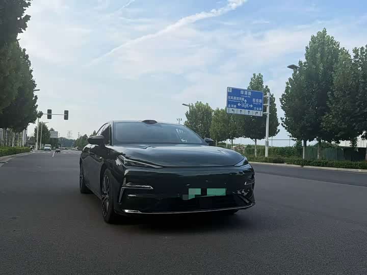 Geely Galaxy Starshine 8 EM-i, 2025 — фото 3 из 9