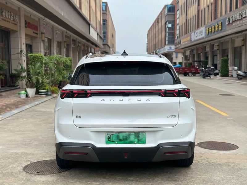 BAIC Arcfox Alpha T5, 2025 — фото 5 из 10
