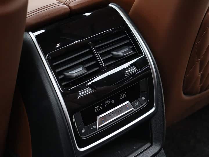 BMW X7, 2023 — фото 9 из 9