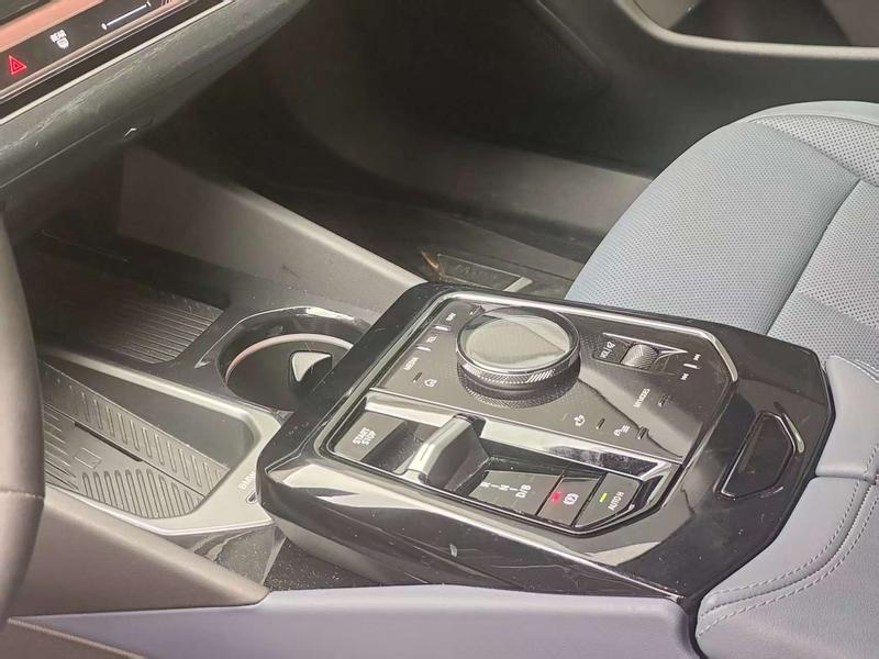 BMW i5, 2024 — фото 9 из 12