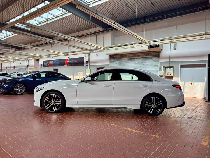 Mercedes-Benz C-Class Hybrid, 2023 — фото 6 из 9
