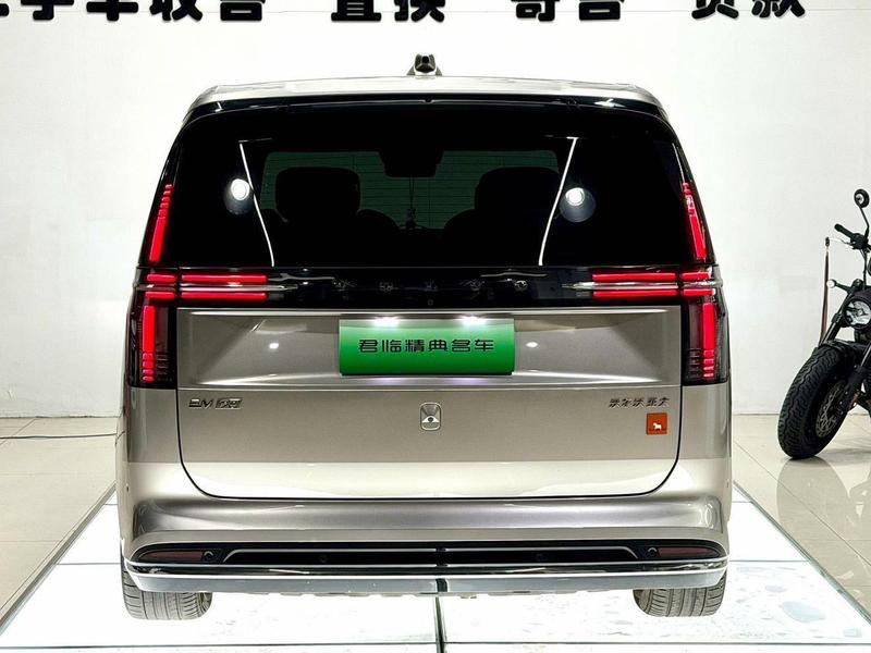 Volvo EM90, 2023 — фото 5 из 12