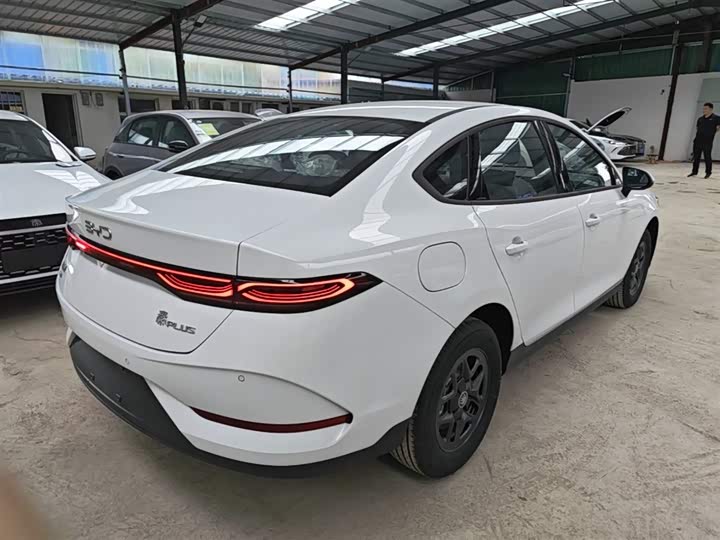 BYD Qin Plus, 2026 — фото 7 из 9