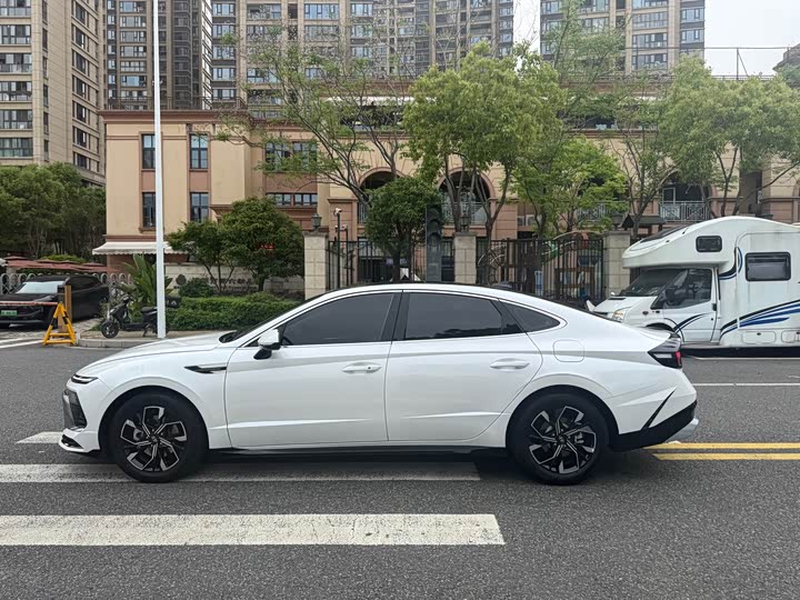 Hyundai Sonata N Line, 2024 — фото 8 из 9