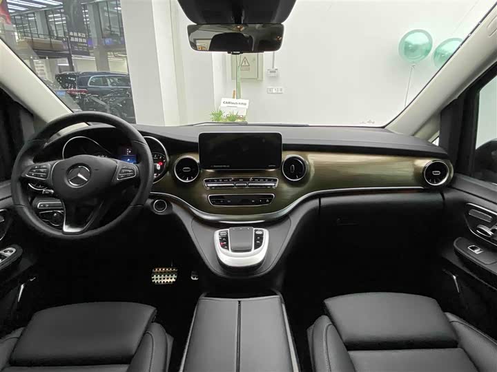 Mercedes-Benz V-Class, 2023 — фото 7 из 9