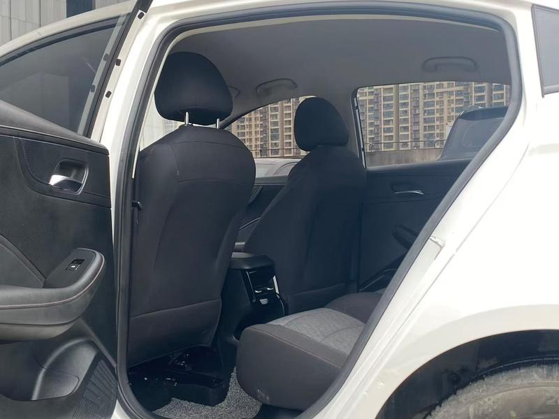 Roewe i5, 2024 — фото 9 из 10
