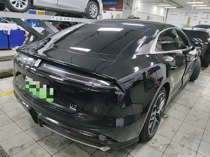 BYD Yangwang U7, 2025 — фото 3 из 7