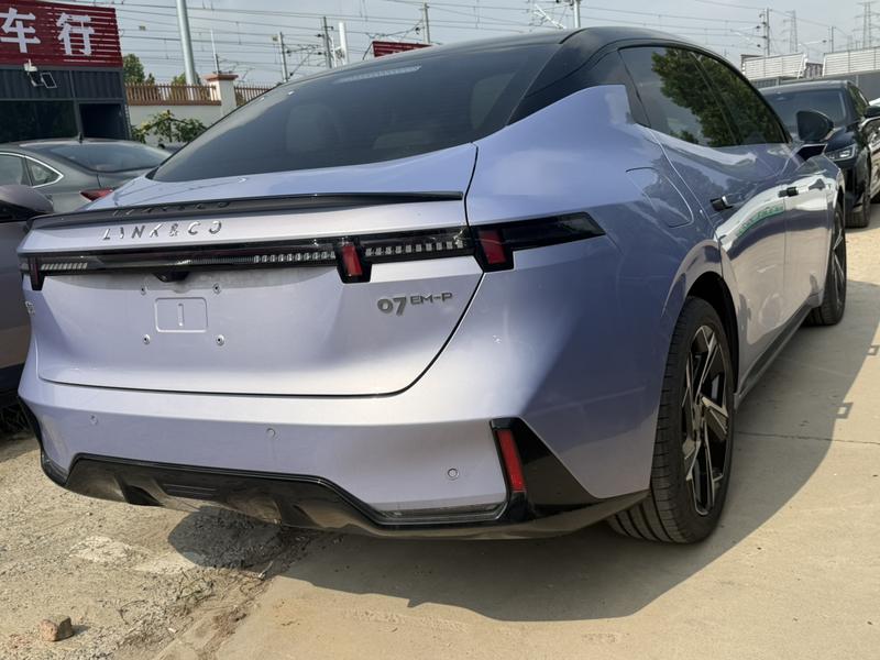Lynk & Co 07 EM-P Hybrid, 2025 — фото 6 из 10