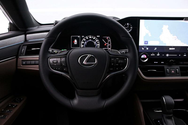 Lexus ES, 2025 — фото 8 из 12