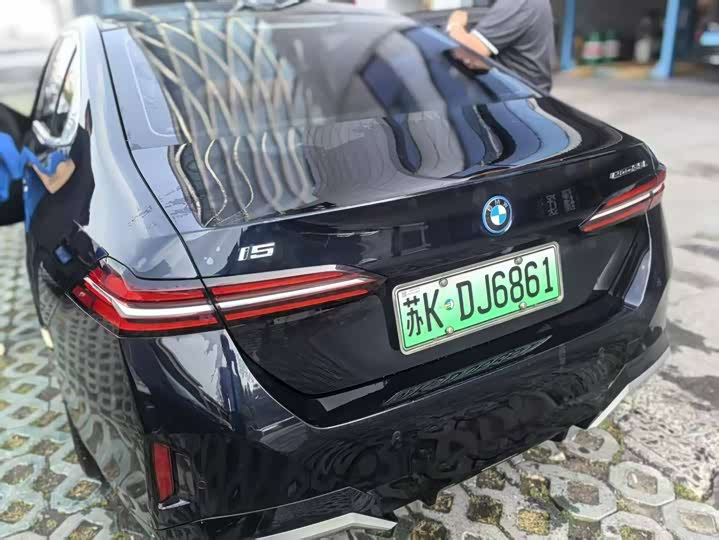BMW i5, 2025 — фото 2 из 5