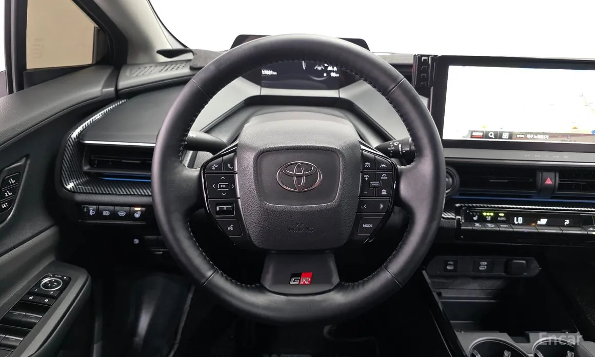 Toyota Prius, 2025 — фото 12 из 12