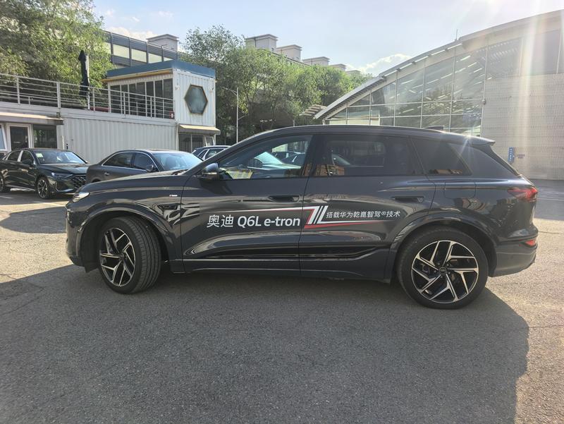 Audi Q6L e-tron, 2025 — фото 3 из 12