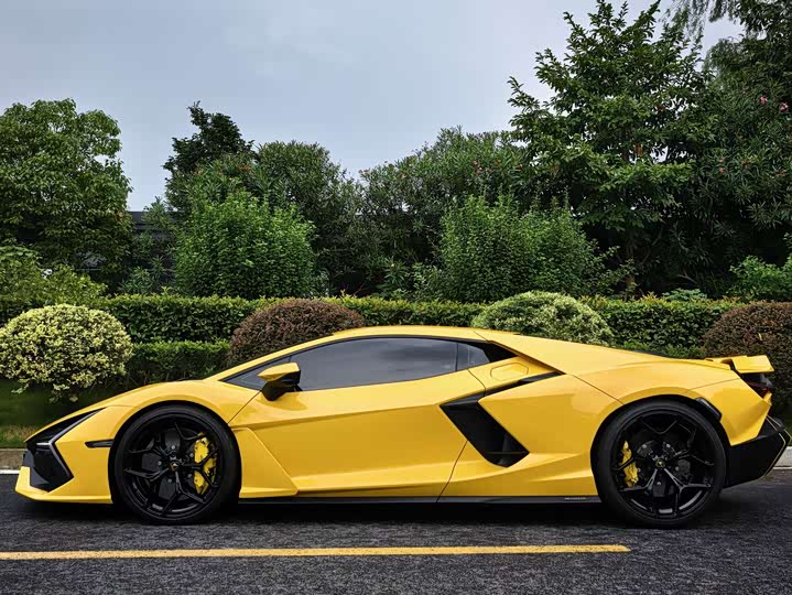 Lamborghini Revuelto, 2025 — фото 6 из 9