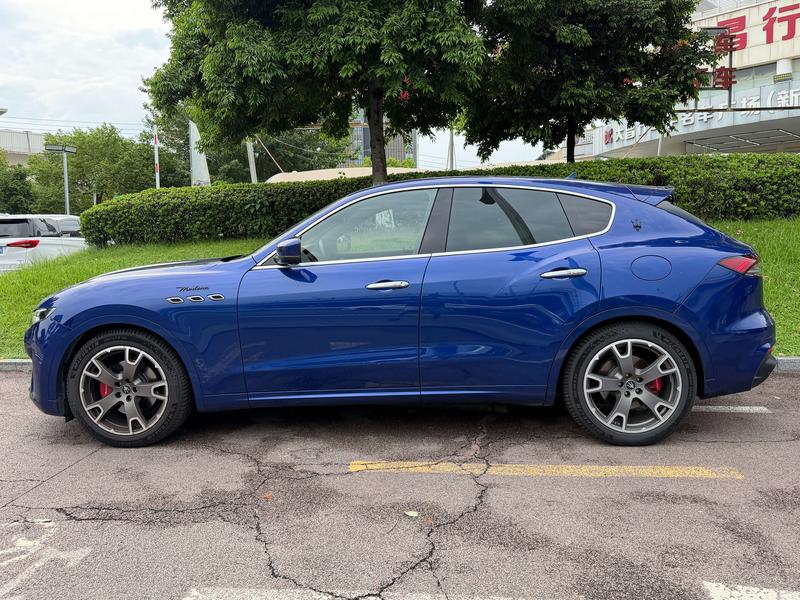 Maserati Levante, 2023 — фото 3 из 12