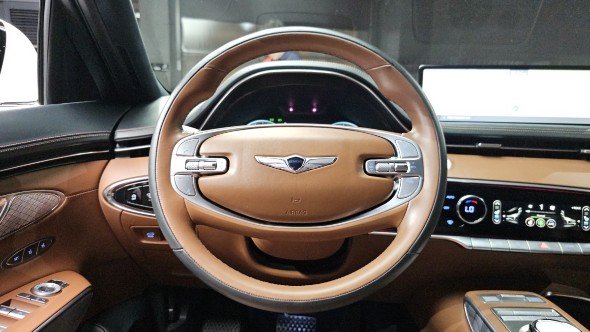 Genesis GV70, 2023 — фото 12 из 12