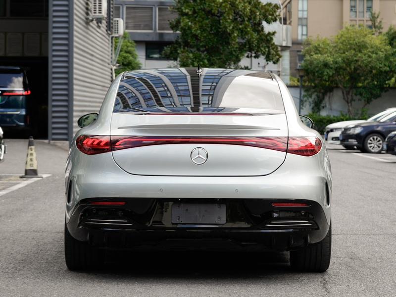 Mercedes-Benz EQE, 2024 — фото 4 из 12