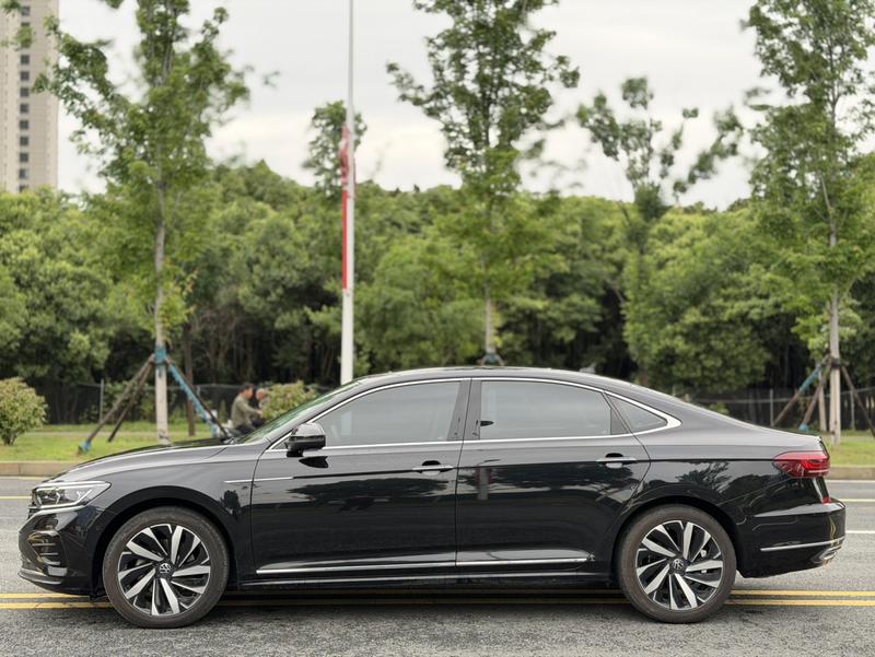 Volkswagen Passat, 2023 — фото 3 из 9