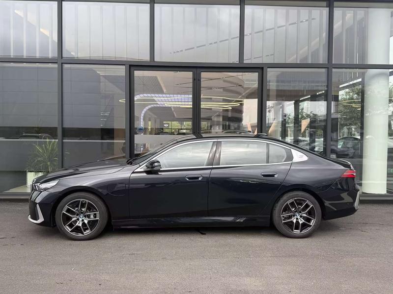 BMW i5, 2025 — фото 2 из 11
