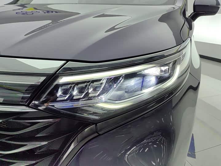 Roewe iMax 8, 2022 — фото 5 из 9