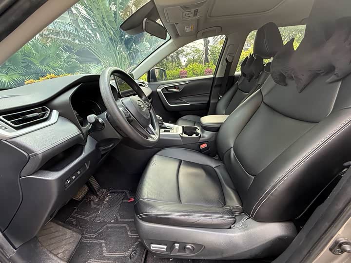 Toyota RAV4 Hybrid, 2023 — фото 4 из 9