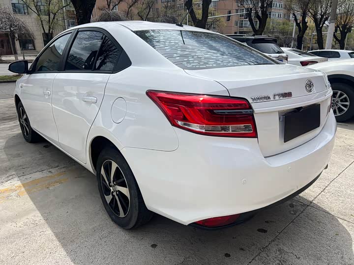 Toyota Yaris L, 2022 — фото 6 из 7