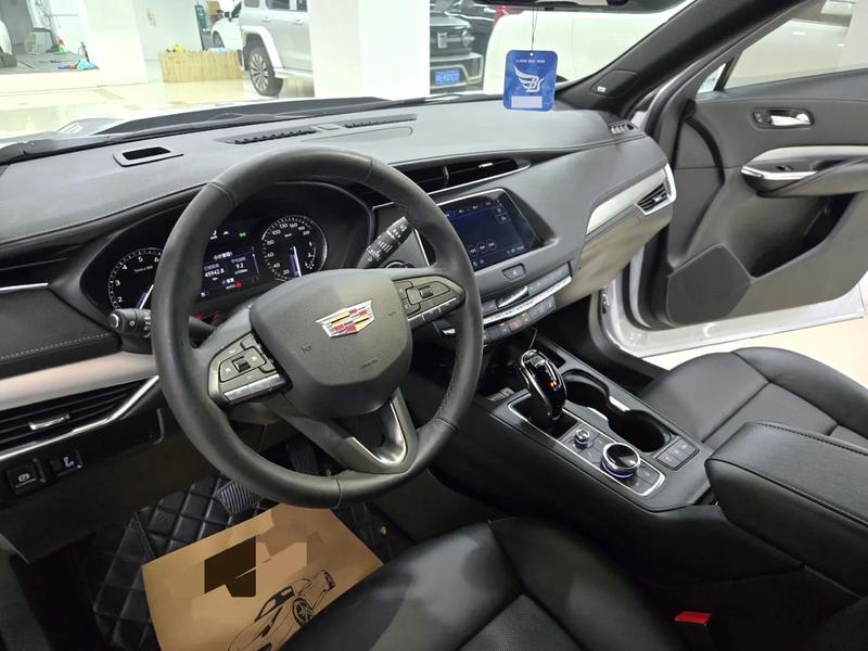 Cadillac XT4, 2023 — фото 5 из 8
