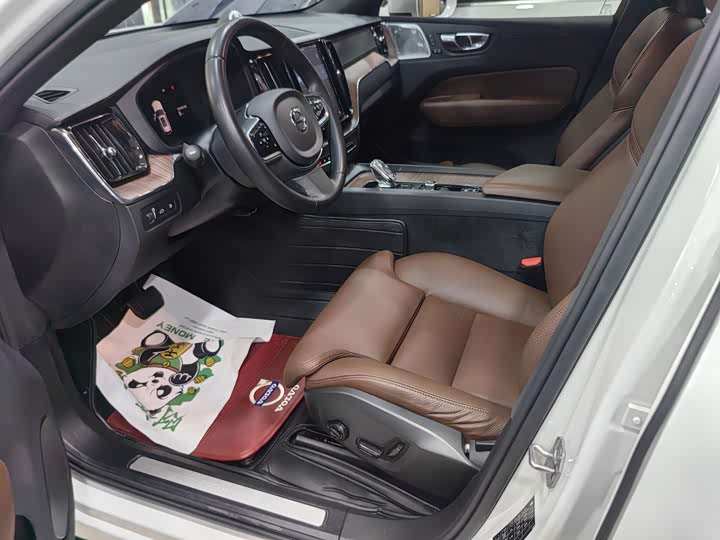 Volvo XC60 Hybrid, 2022 — фото 5 из 9