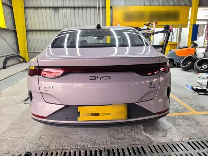 BYD Qin L, 2025 — фото 6 из 9