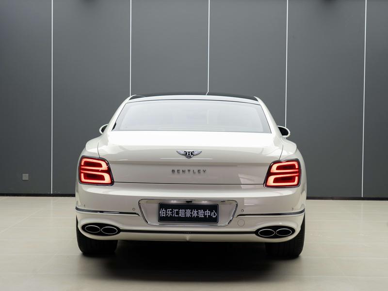 Bentley Flying Spur, 2023 — фото 4 из 12