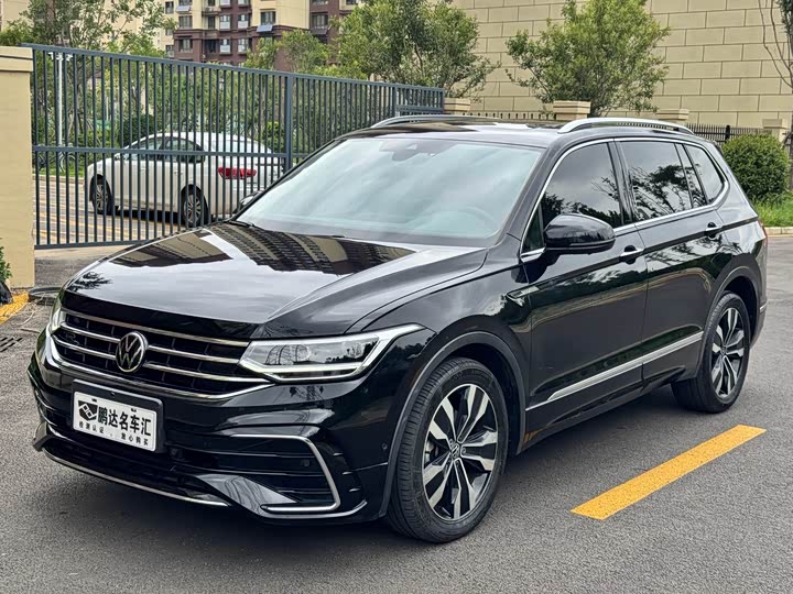 Volkswagen Tiguan L Pro, 2023 — купить в Кирове под ключ