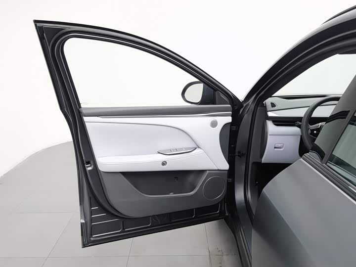 BAIC Arcfox Alpha T5, 2024 — фото 8 из 9