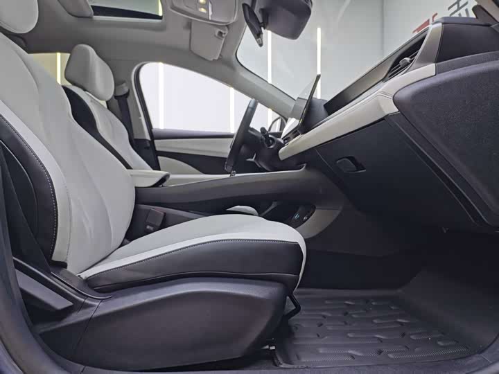 BYD Seal 05 DM-i Hybrid, 2024 — фото 6 из 9