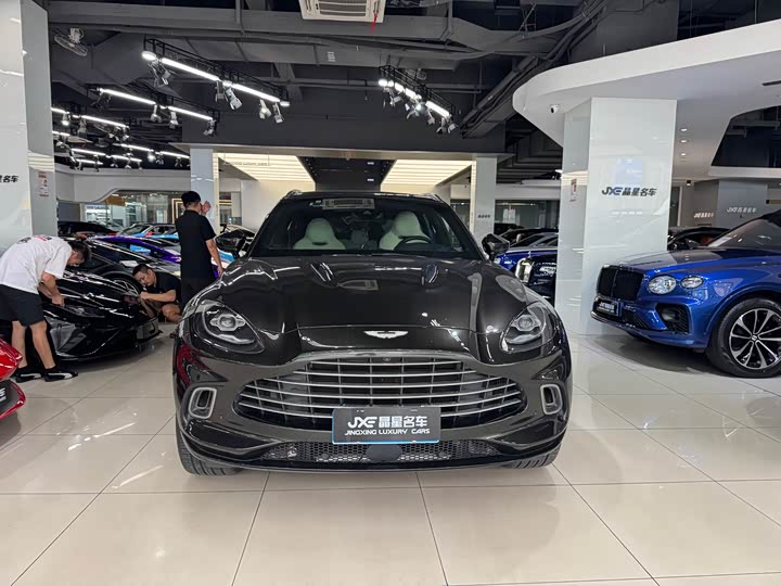 Aston Martin DBX, 2025 — фото 2 из 9