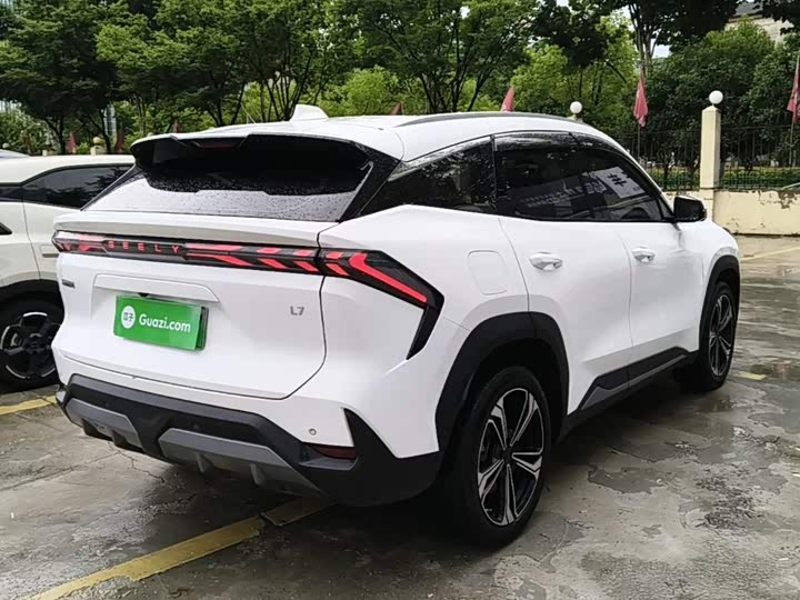 Geely Galaxy L7, 2024 — фото 7 из 9