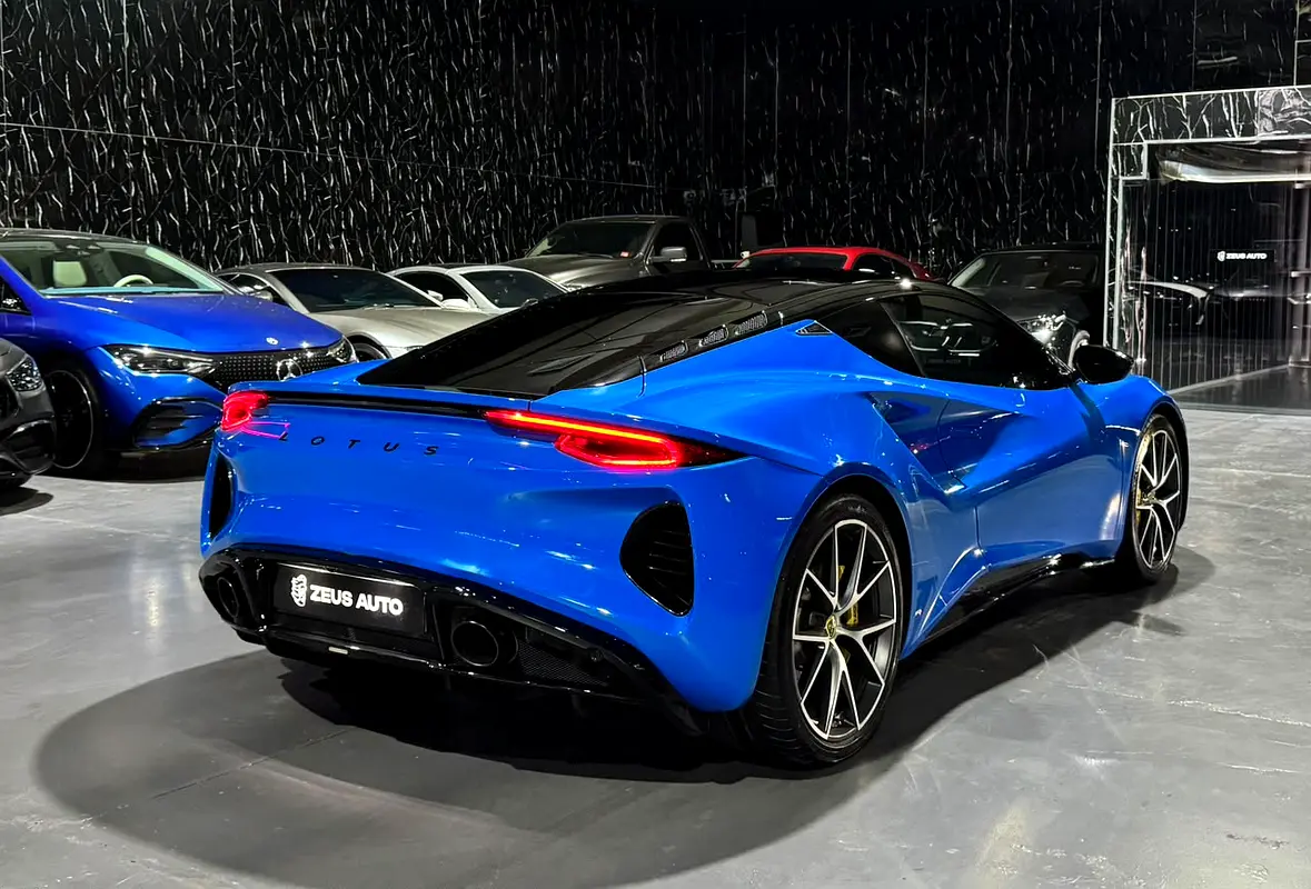 Lotus Emira, 2023 — фото 4 из 10