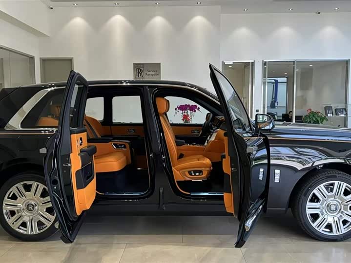 Rolls-Royce Cullinan, 2023 — фото 4 из 9