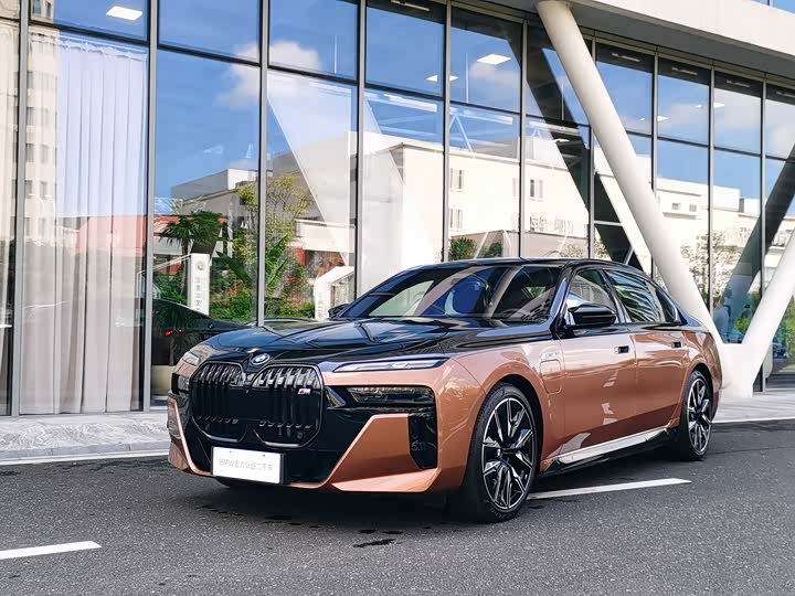 BMW i7, 2024 — фото 3 из 9