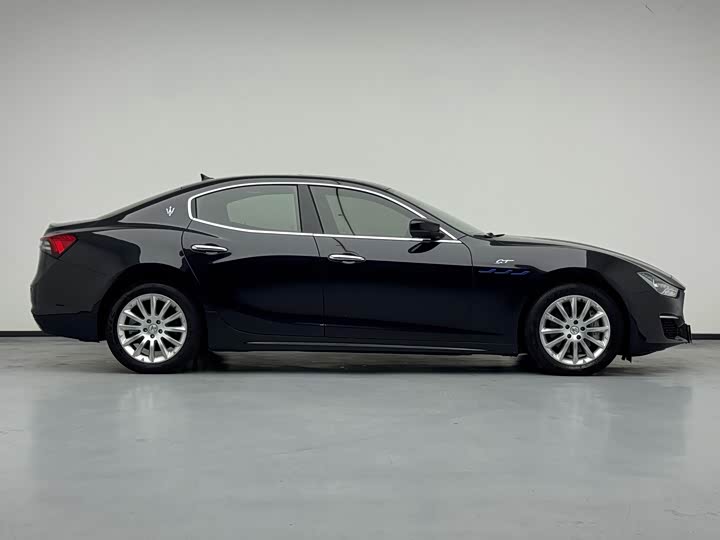 Maserati Ghibli, 2022 — фото 8 из 9