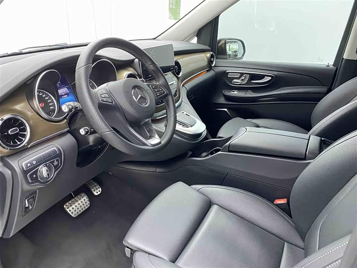 Mercedes-Benz V-Class, 2023 — фото 5 из 9