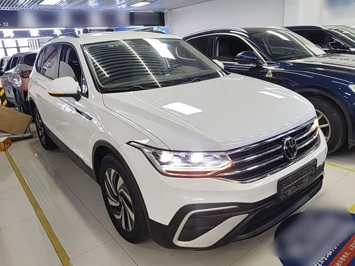 Volkswagen Tiguan L Pro, 2022 — фото 4 из 9