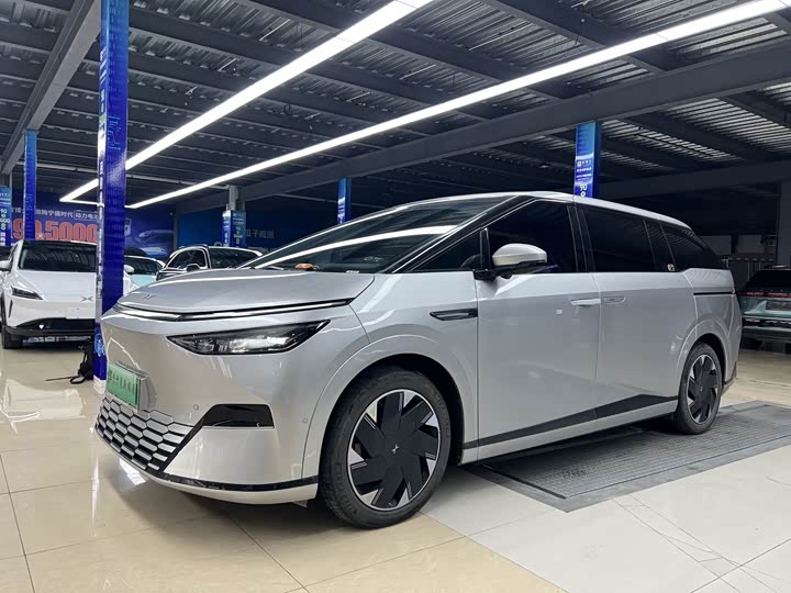 XPeng X9, 2023 — купить в Белгороде под ключ