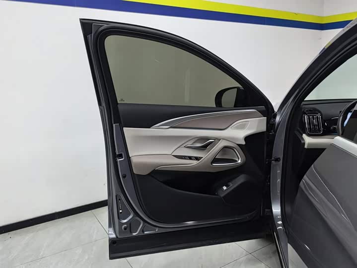 BYD Song Pro Hybrid, 2024 — фото 7 из 9