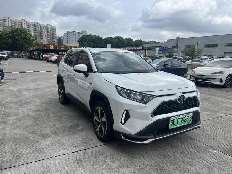 Toyota RAV4 Hybrid, 2022 — фото 3 из 10