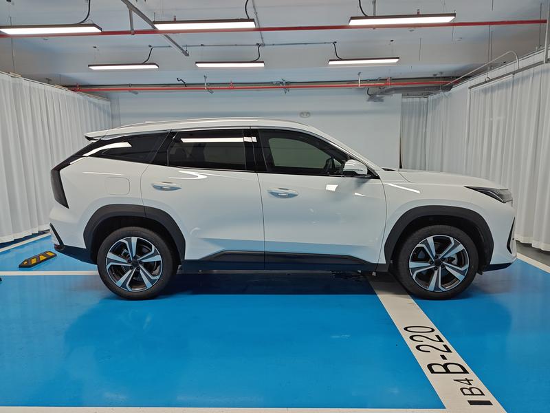 Geely Atlas L, 2025 — фото 8 из 12