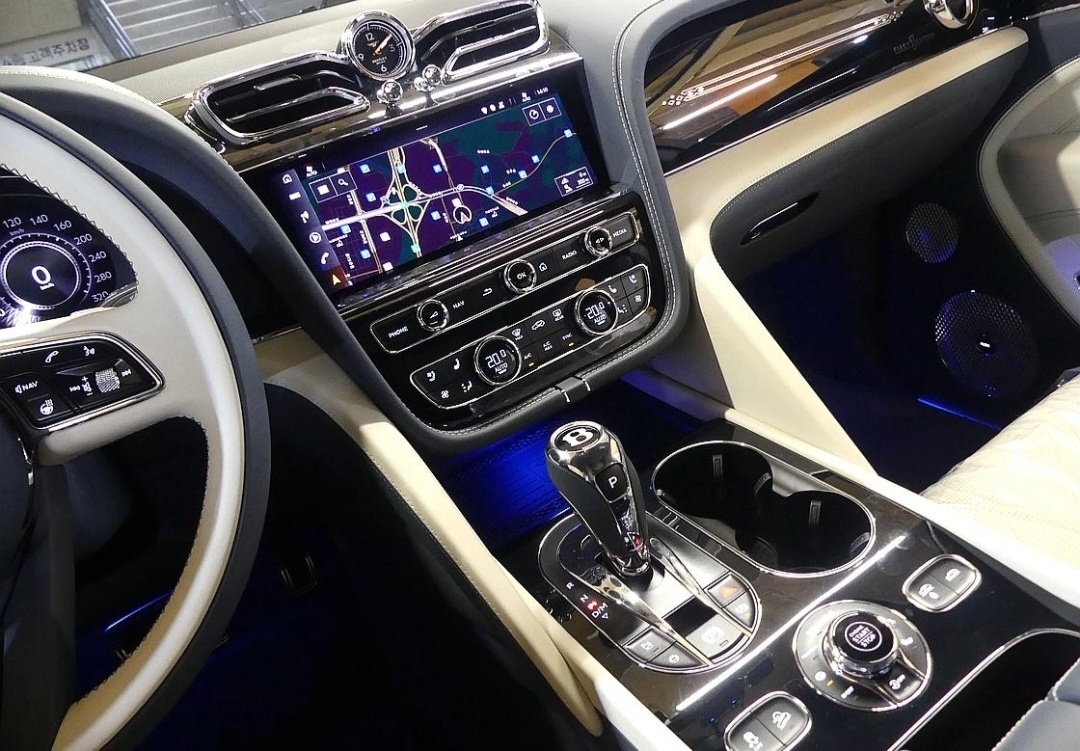 Bentley Bentayga, 2024 — фото 12 из 12