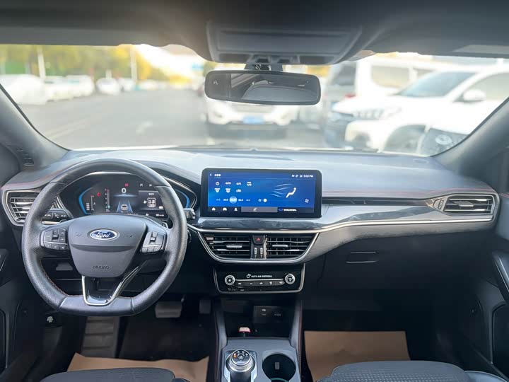 Ford Focus, 2021 — фото 7 из 9