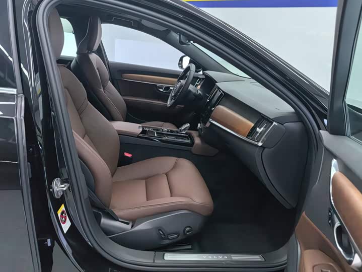Volvo S90, 2025 — фото 8 из 9